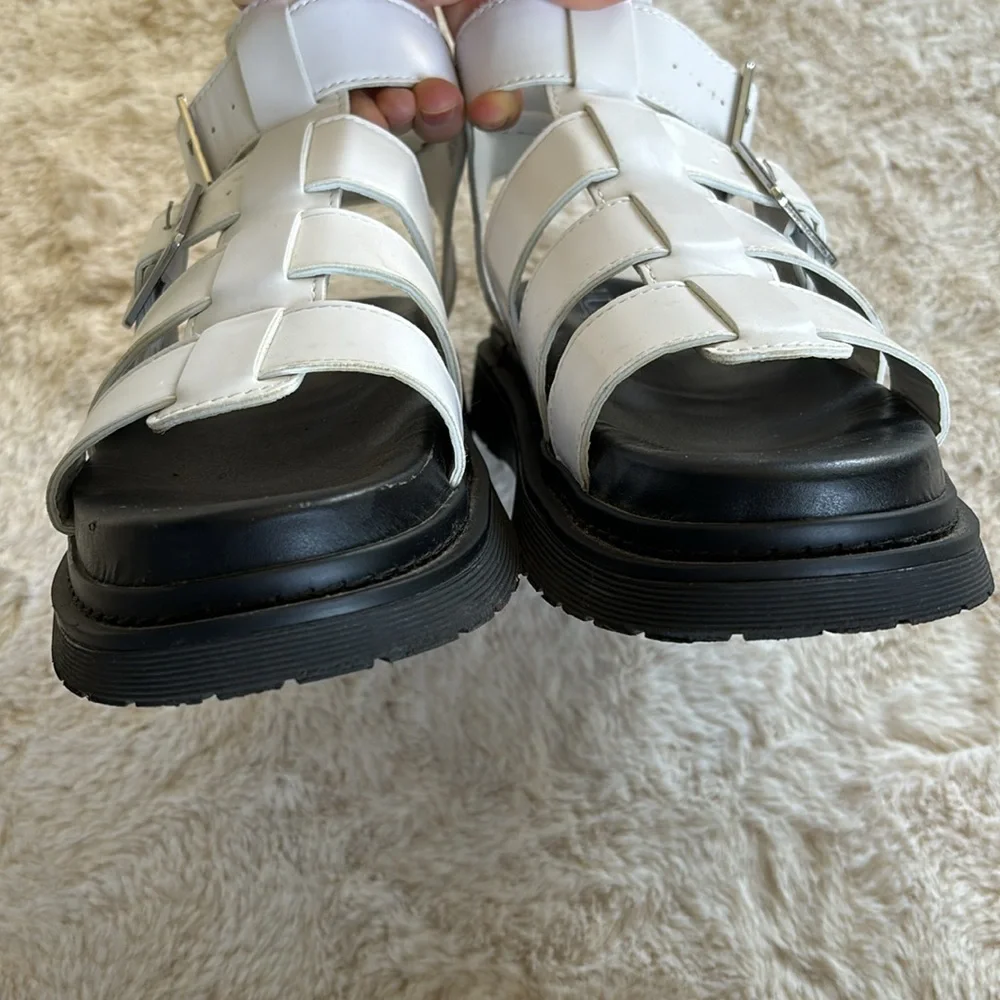 White and black chunky buckle sandals, size 8 - Picture 3 of 8